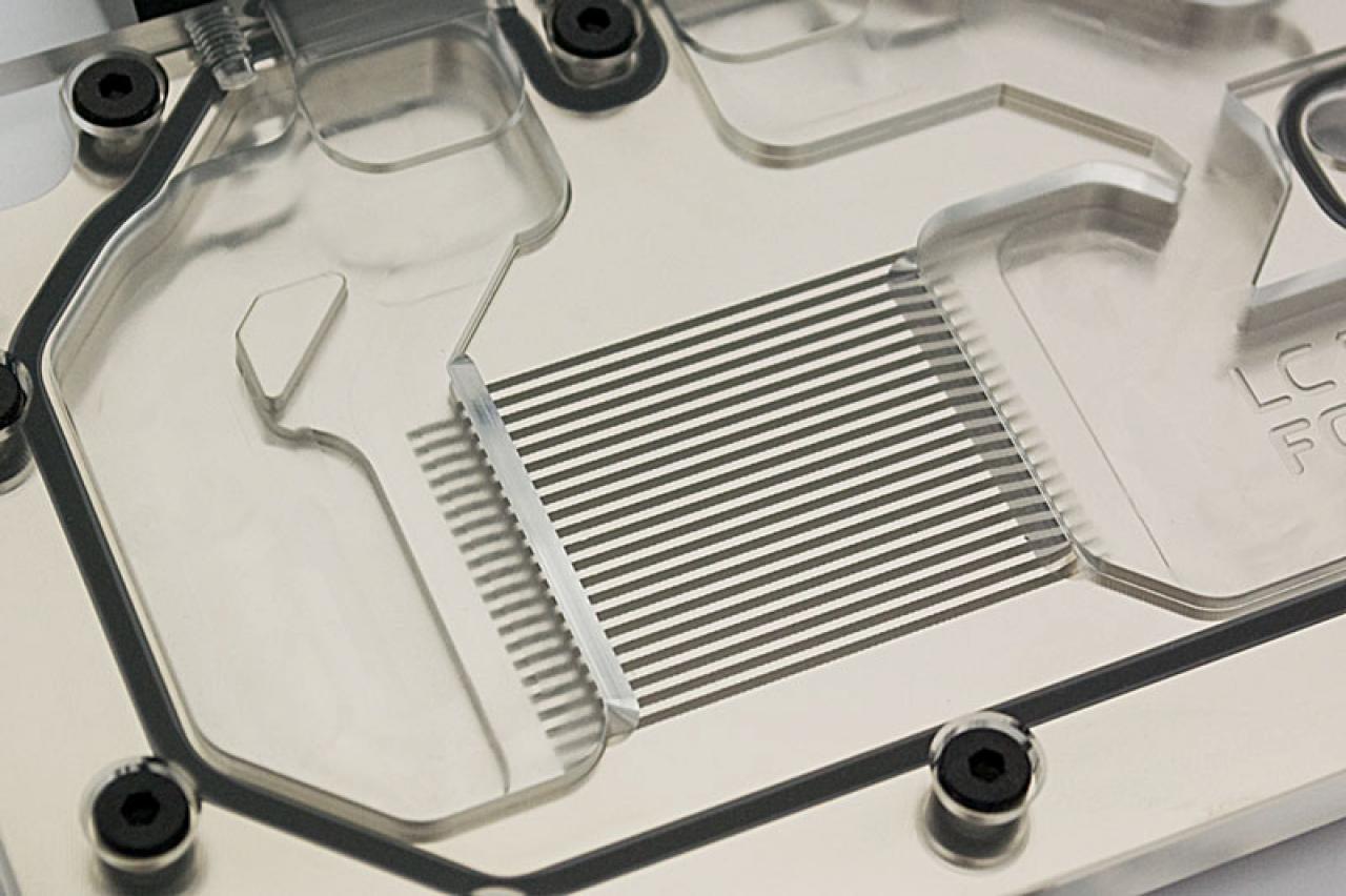 [23/02/2013] GeForce GTX Titan: EK Water Blocks präsentiert finales Design des ersten Wasserkühlers (4)