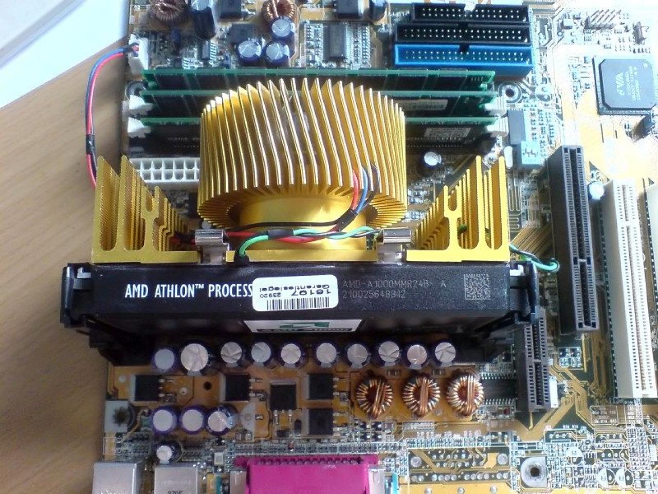 [22/02/2013] Update vom 23.02. mit neuen geköpften CPUs und spannenden Details (5)