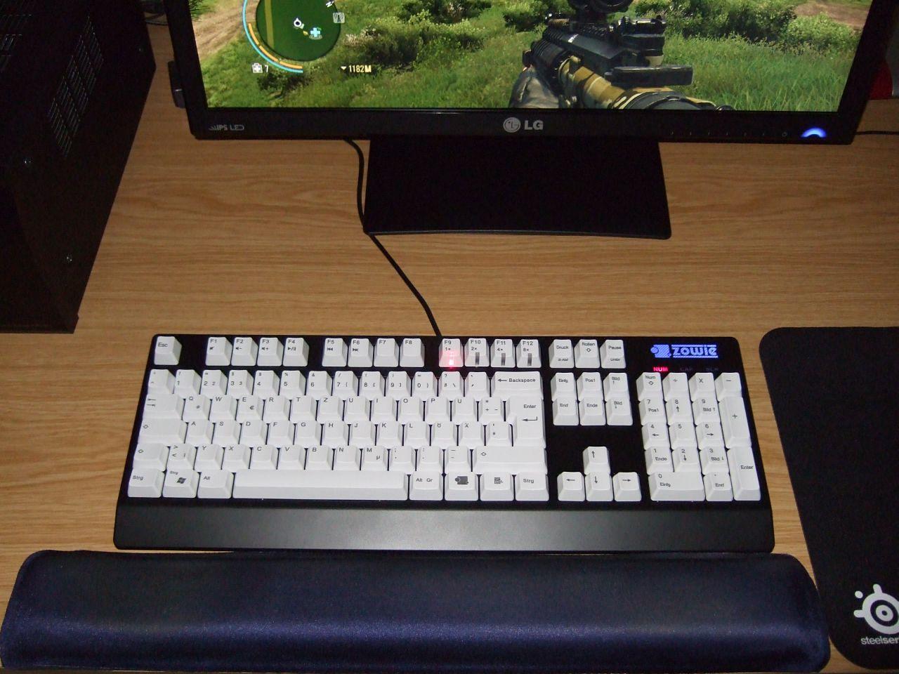 [22/02/2013] Update vom 24.02. mit Maus im schwarz-grünen Used-Look und 20 Jahre alter Apple-Tastatur (23)