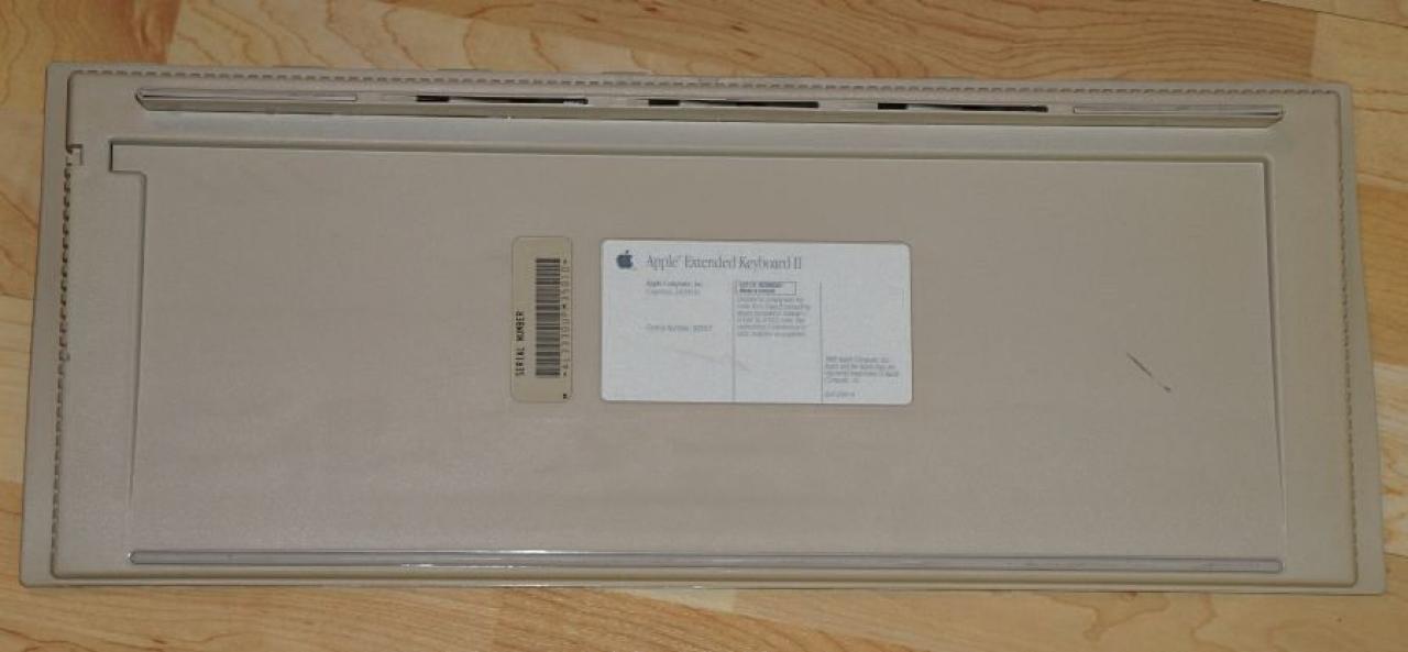 [22/02/2013] Update vom 24.02. mit Maus im schwarz-grünen Used-Look und 20 Jahre alter Apple-Tastatur (2)