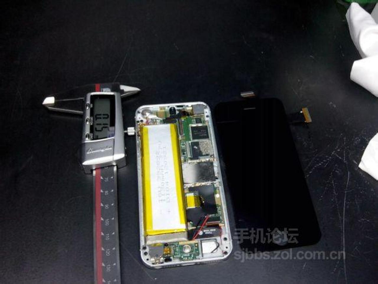 [11/02/2013] Das vermeintliche iPhone 5S mit neuem Vibrations-Motor ist ein Nachbau aus China. (7)
