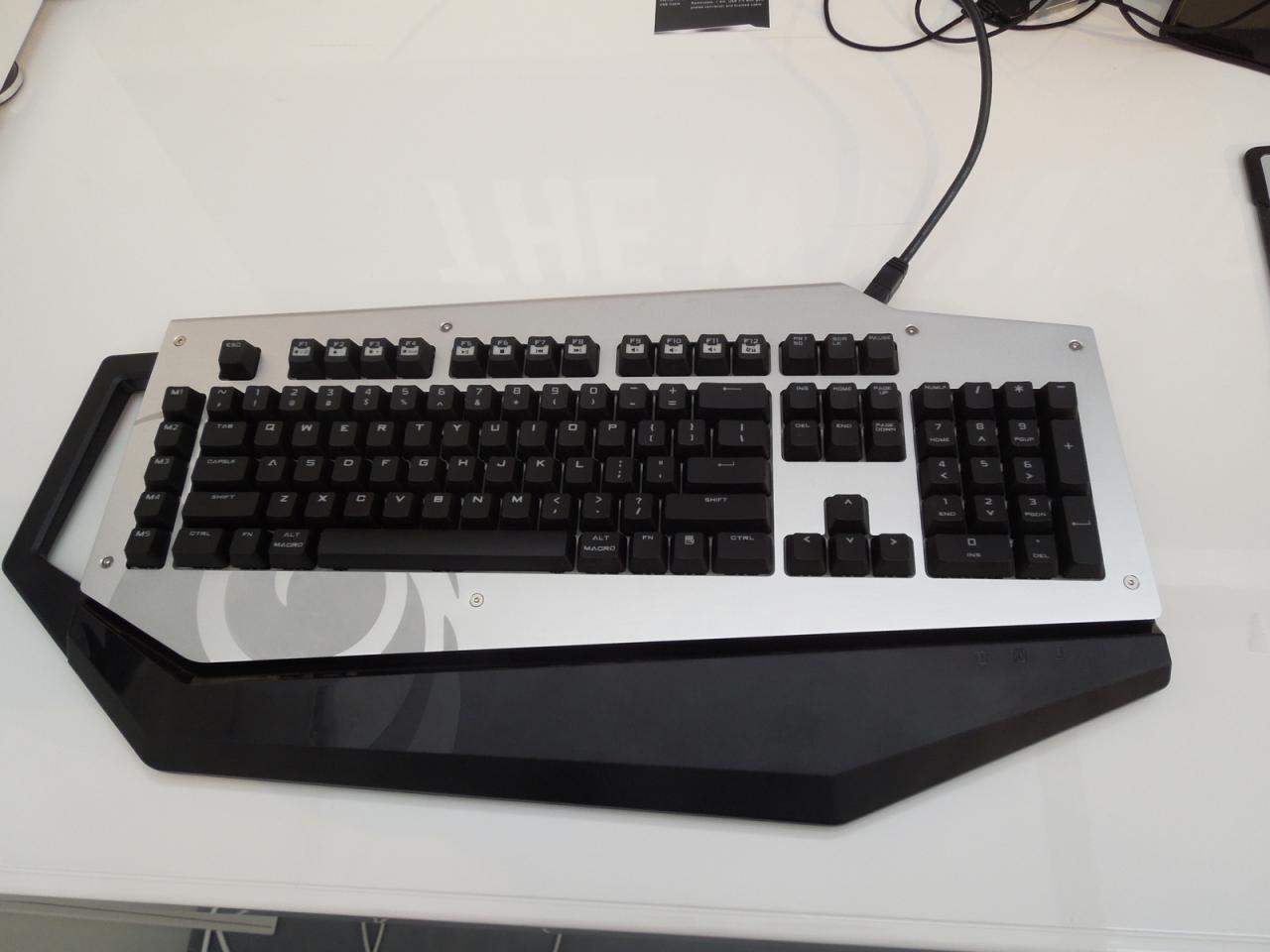 [06/03/2013] Cebit 2013: CM Storm präsentiert neue, mit Aluminium veredelte Eingabegeräte (4)