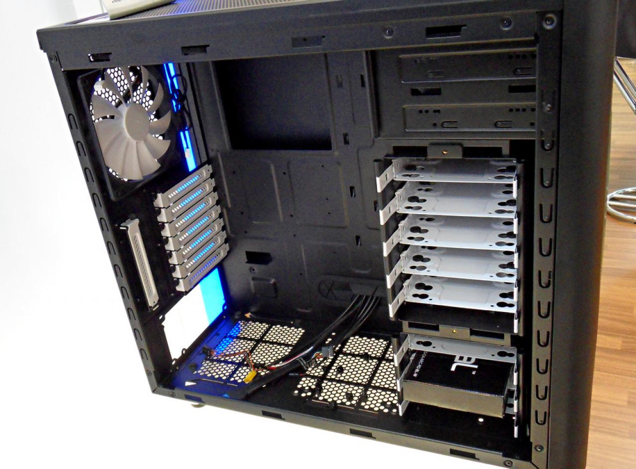 [05/03/2013] Fractal Design zeigt den Arc Midi R2 - ab Sommer verfügbar