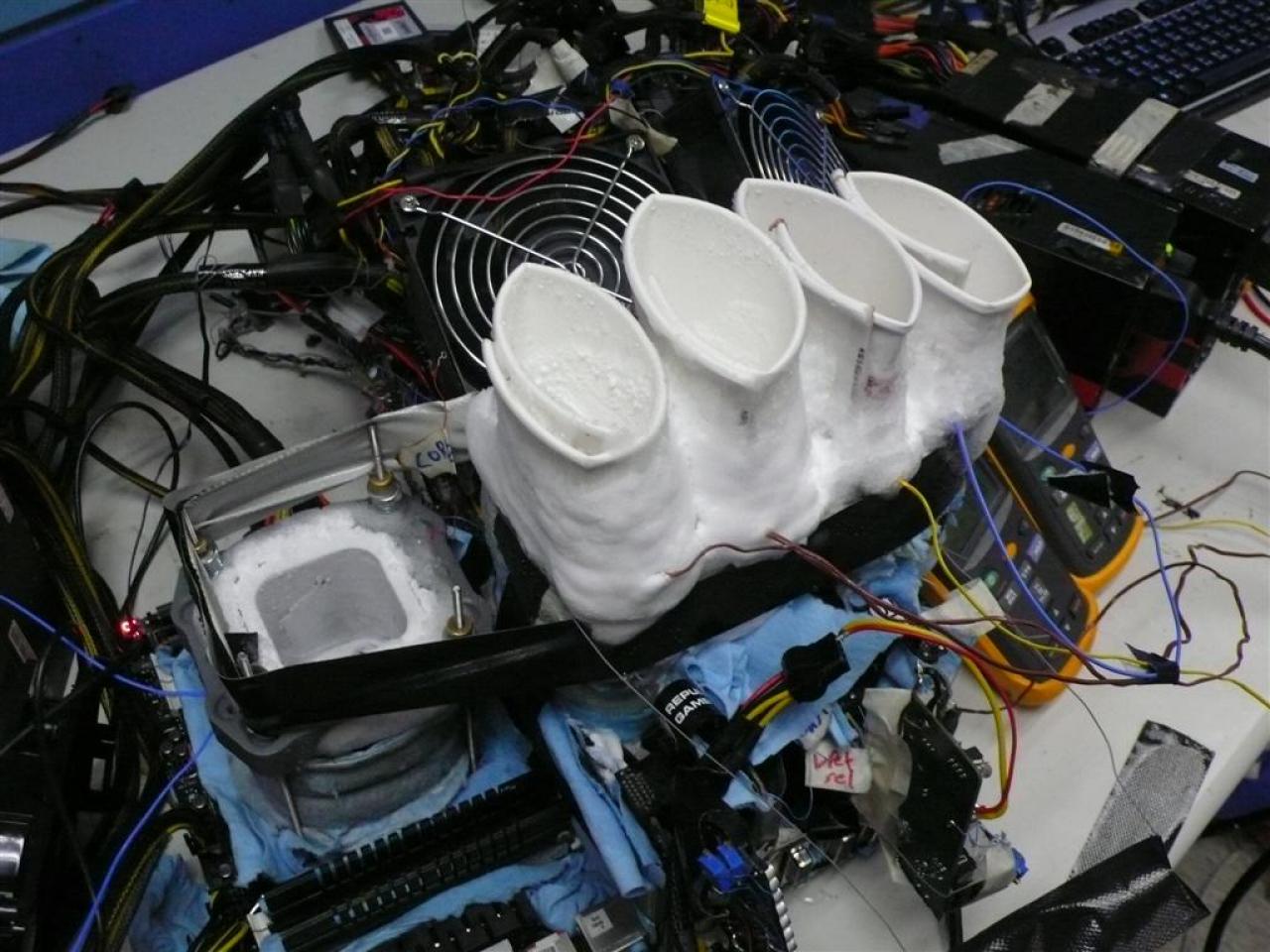 [14/03/2013] Andre Yang stellt neuen OC-Rekord mit vier GeForce-GTX-Titan-Grafikkarten auf (2)