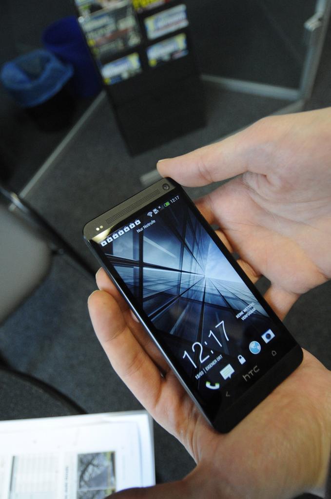 [12/03/2013] Im März erscheint mit dem HTC One das bis dato wohl edelste Android-Smartphone. Auch wenn es keinen austauschbaren Akku oder einen SD-Slot hat, ist das Gerät für viele immer noch das Maß der Dinge. Was wir davon halten, lesen Sie im Test.