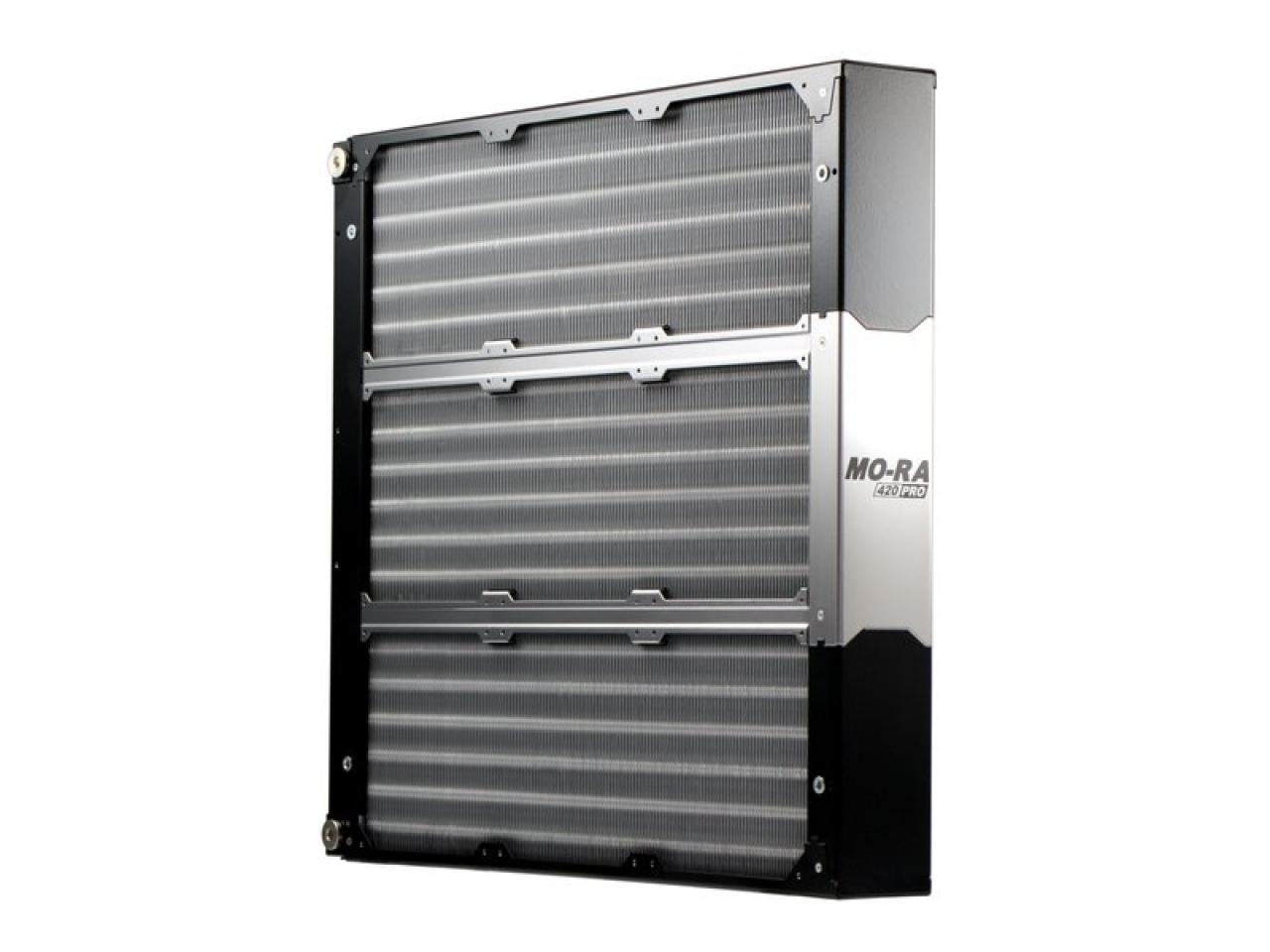 [23/03/2013] MO-RA3 420 Pro black: Gegenüber dem alten 9x140 ändern sich vor allen Design und Größe der polierten Zierblende.