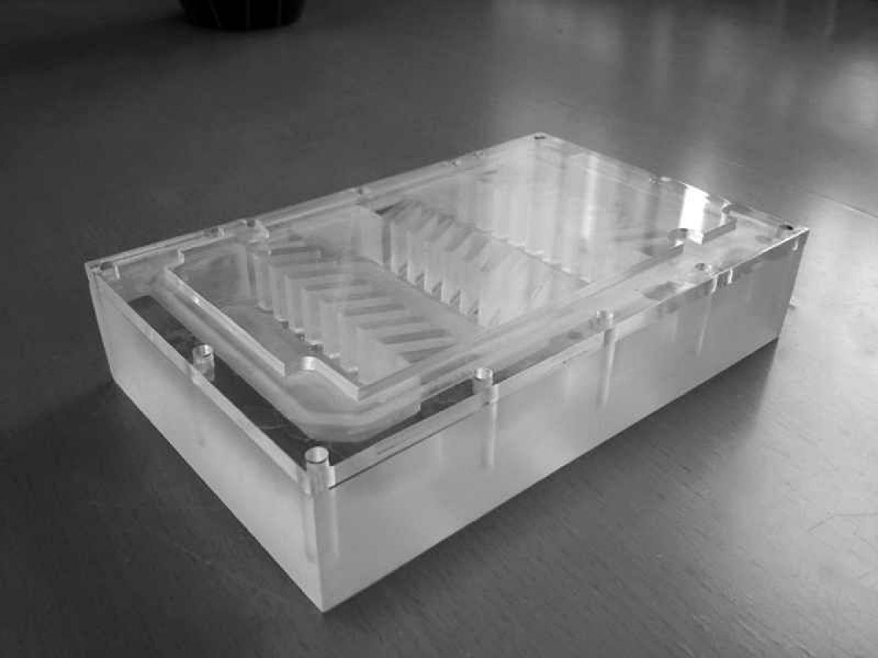 [20/03/2013] Caselabs TH10 N.V.: Ein PC mit Ausnahme-Wasserkühlung entsteht (6)