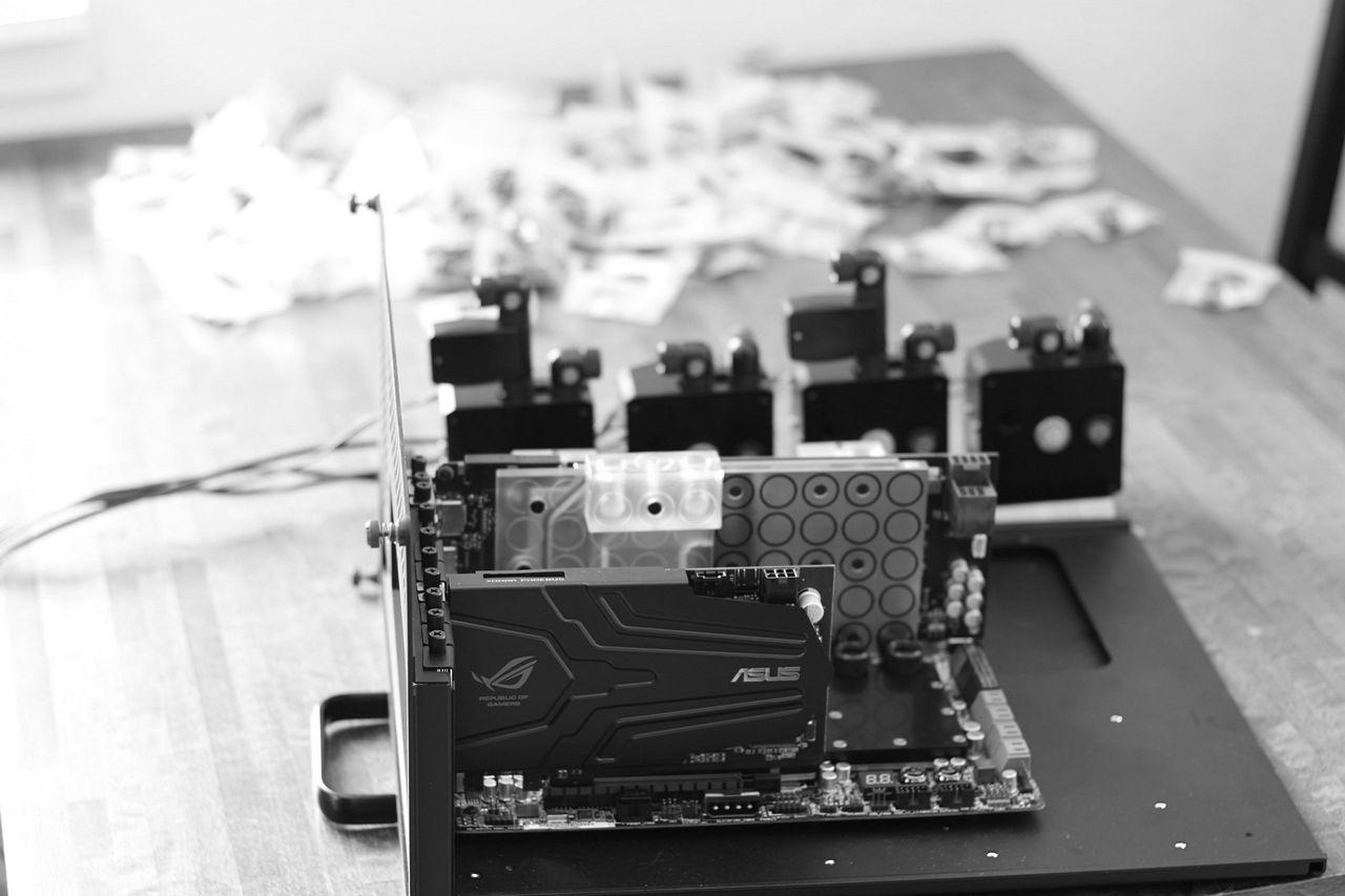 [20/03/2013] Caselabs TH10 N.V.: Ein PC mit Ausnahme-Wasserkühlung entsteht (12)