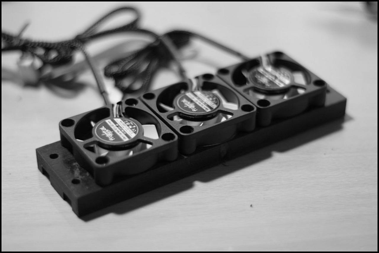 [20/03/2013] Caselabs TH10 N.V.: Ein PC mit Ausnahme-Wasserkühlung entsteht (17)