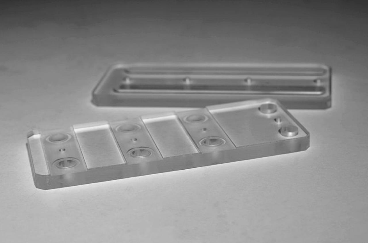 [20/03/2013] Caselabs TH10 N.V.: Ein PC mit Ausnahme-Wasserkühlung entsteht (23)