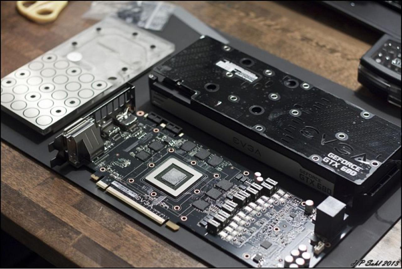 [20/03/2013] Caselabs TH10 N.V.: Ein PC mit Ausnahme-Wasserkühlung entsteht (29)