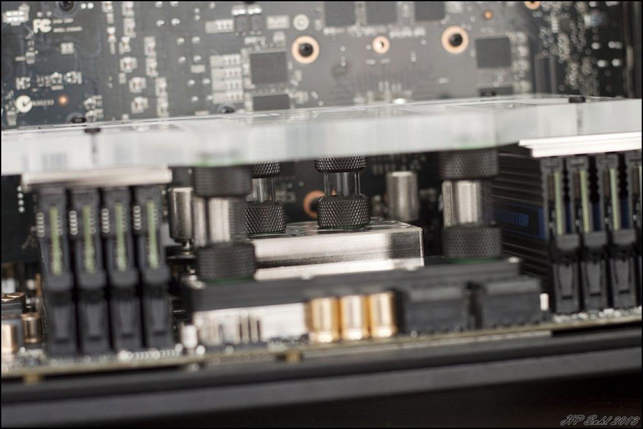 [20/03/2013] Caselabs TH10 N.V.: Ein PC mit Ausnahme-Wasserkühlung entsteht (41)