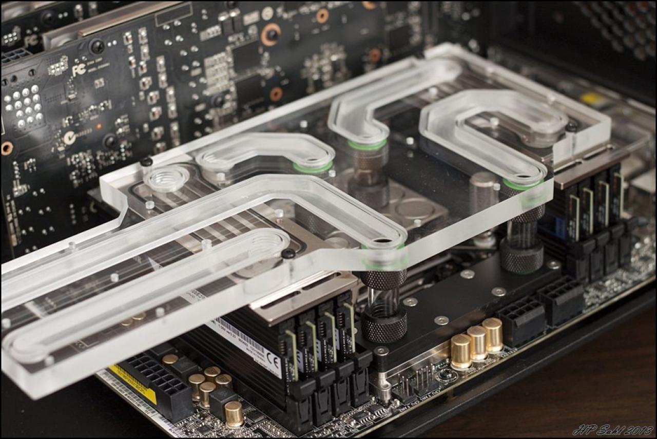 [20/03/2013] Caselabs TH10 N.V.: Ein PC mit Ausnahme-Wasserkühlung entsteht (1)