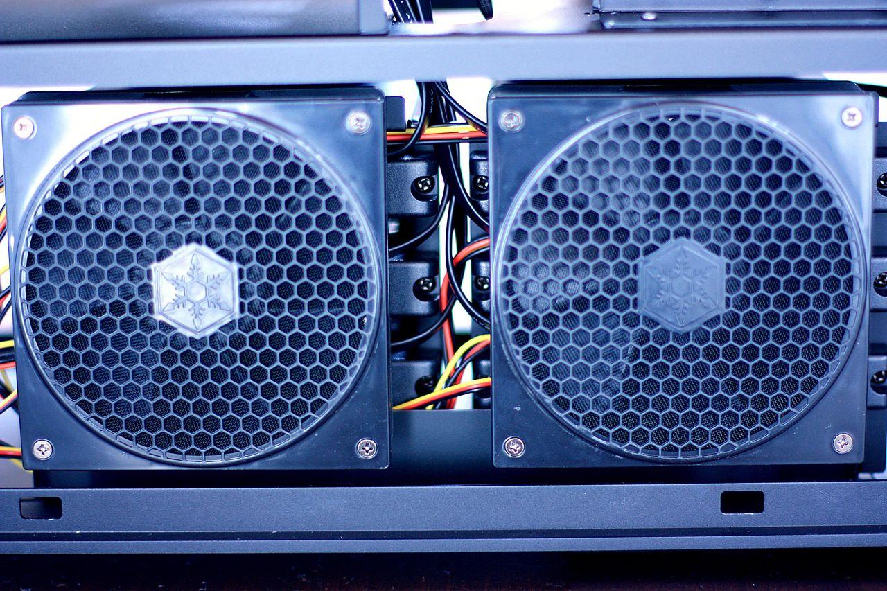 [13/03/2013] Edel-Casemod entsteht: Silverstone TJ11 trifft auf umfangreiche Wasserkühlung (5)