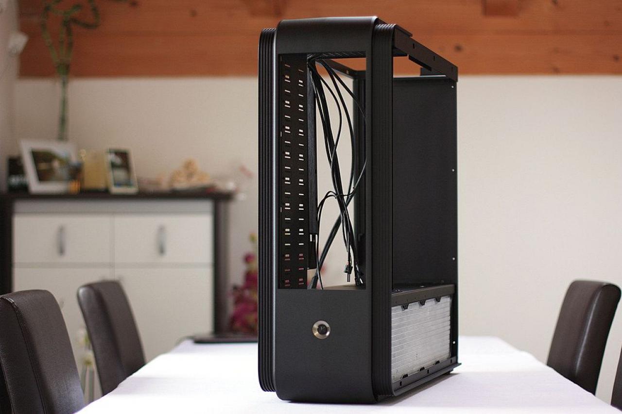 [13/03/2013] Edel-Casemod entsteht: Silverstone TJ11 trifft auf umfangreiche Wasserkühlung (17)