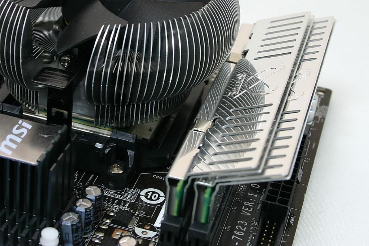 [06/03/2013] Update vom 6.3. mit schrägen Kühlkonstruktionen und Zwergen-PCB (1)