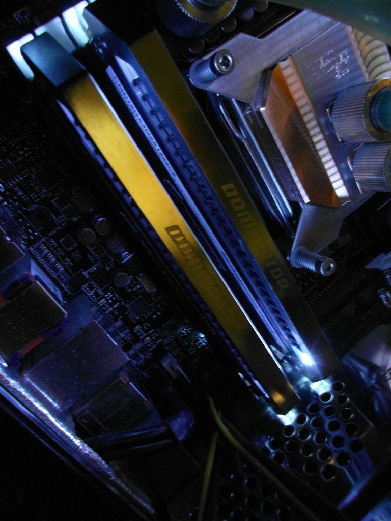 [06/03/2013] Update vom 6.3. mit schrägen Kühlkonstruktionen und Zwergen-PCB (13)