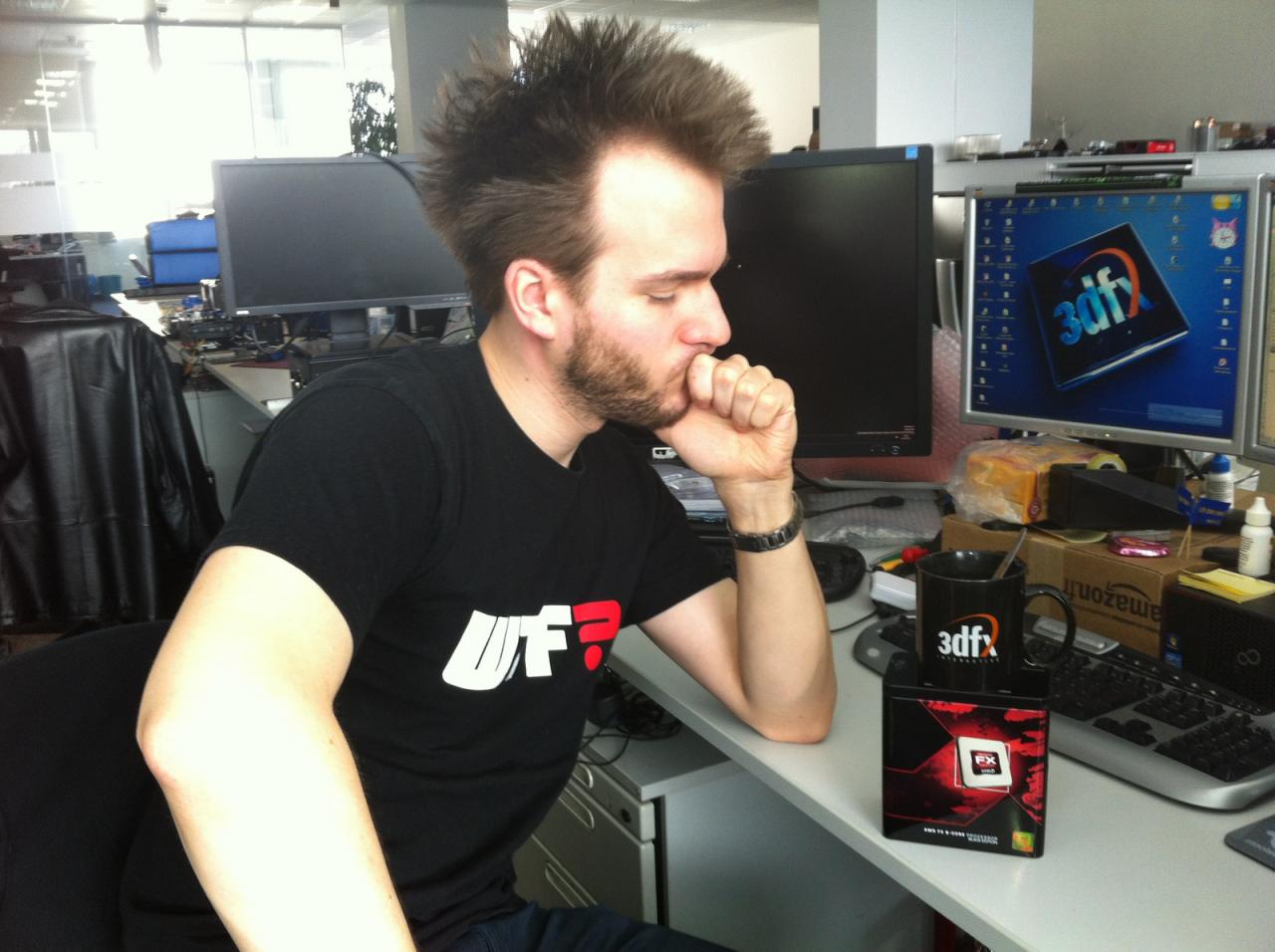 [15/03/2013] Raff grübelt, ob er wirklich seinen in Streitgesprächen um CPU-Leistung und Fanboy-Tum so oft verteidigten Phenom II X6 1100T wirklich in Rente schicken und gegen ein neueres FX-Modell eintauschen soll. Oder will Herr Vötter etwa einen Zweitrechner zusammenschrauben, in dem er den FX-Prozessor nutzen will? Fragen Sie ihn doch per Kommentarfunktion selbst! :)