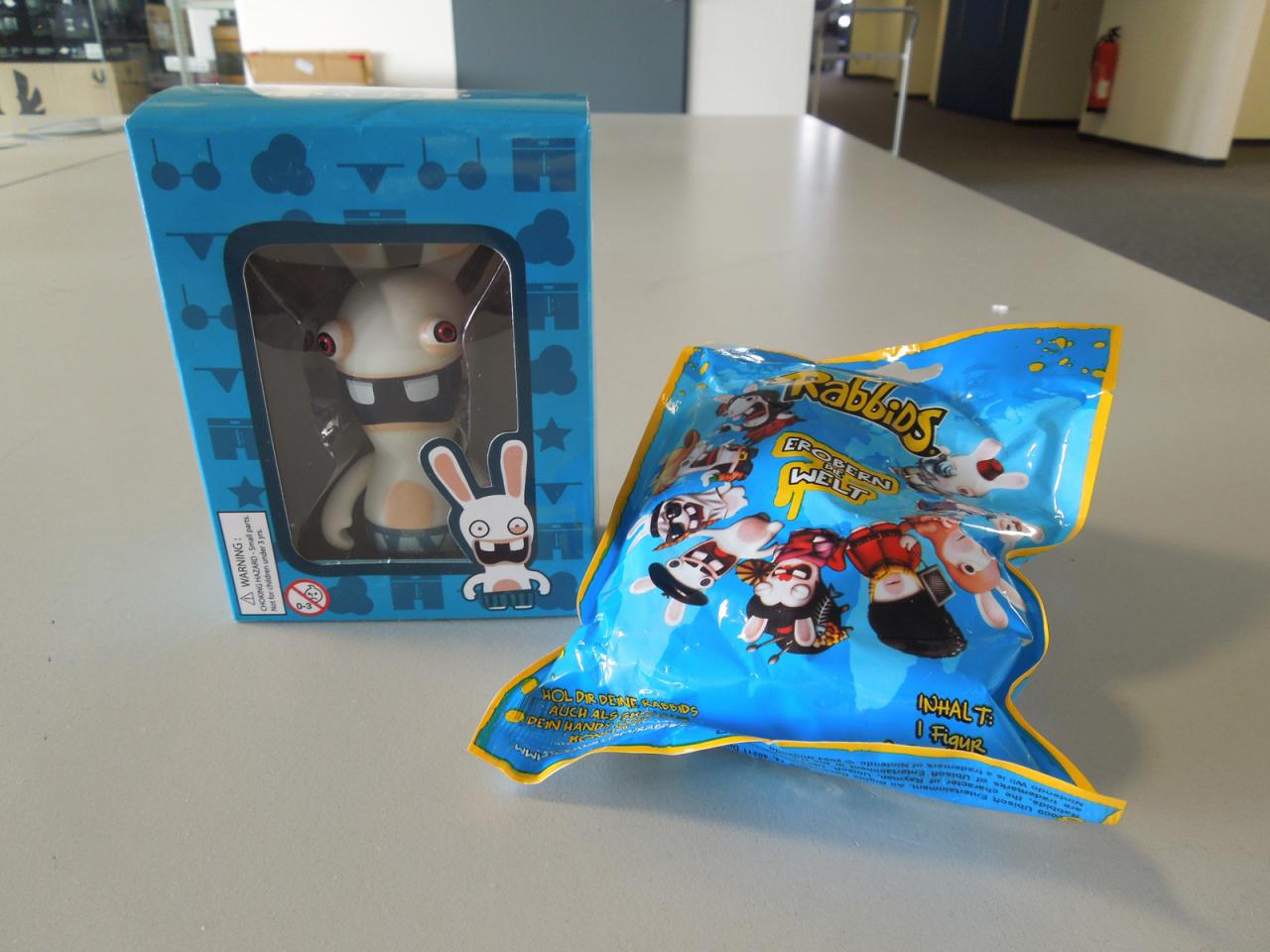[28/03/2013] Dieser lustige und nett gemeinte Ostergruß kommt von Ubisoft und spielt ein wenig auf die Tatsache an, dass wir weder österliches Wetter haben und sich der Osterhase daher eher schon auf den Sommer vorbereitet. Irgendwie hat der Spiele-Macher ja recht, denn als Osterhase taugen die verrückten Raving Rabbits ja wirklich nicht, ein netter Ostergruß an die Redaktion sind sie auf jeden Fall und wir bedanken uns auch ganz artig. :)