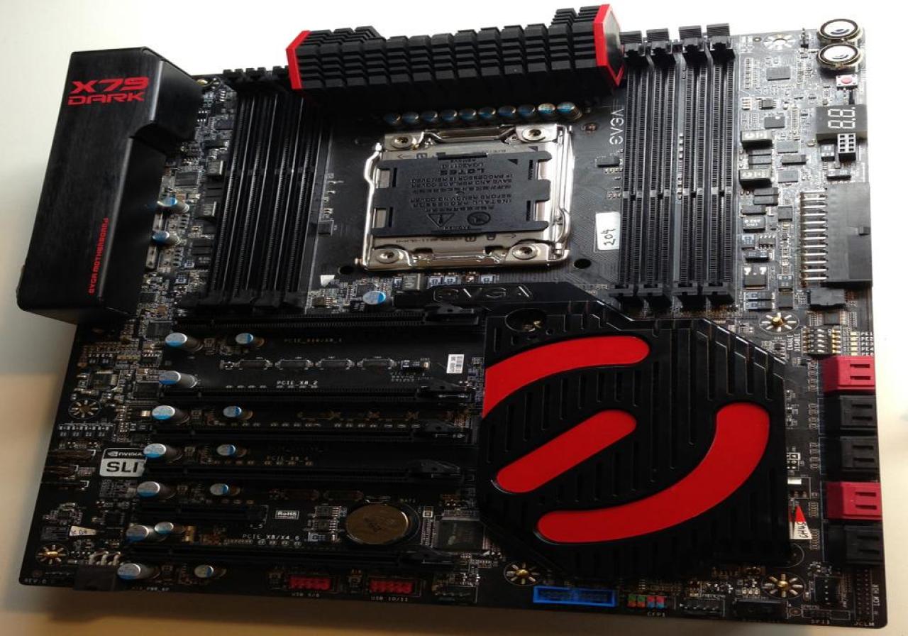 [09/04/2013] Aufbau des Rekordbruchs von 3DMark Fire Strike mit einer GTX Titan. Dabei kam Lucido auf 14600 Punkte