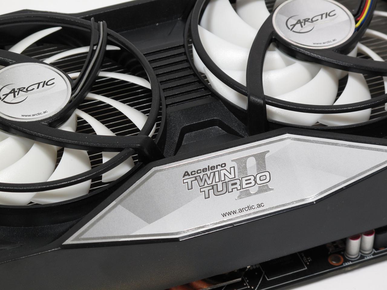 [02/04/2013] Taktfreudige HD 7870 plus Arctic Twin Turbo II: Fertig ist die PCGH-Testkarte für 1.337-MHz-Benchmarks (2)