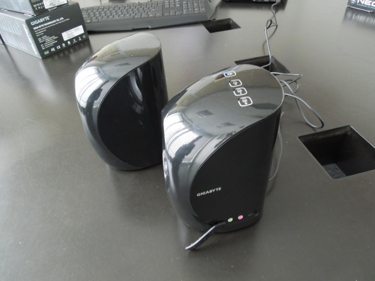 [12/04/2013] Gigabyte S300: USB-3.0-Lautsprecher (14)