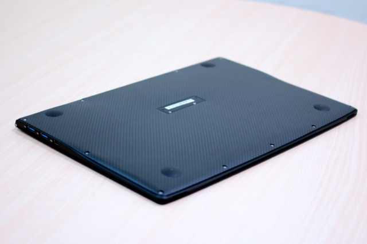 [21/04/2013] Ultrabook: Hersteller Inhon präsentiert mit dem Blade 13 Carbon das dünnste Notebook der Welt (2)