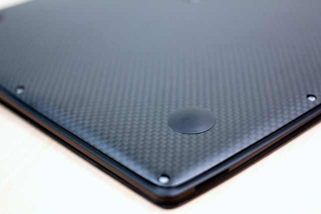 [21/04/2013] Ultrabook: Hersteller Inhon präsentiert mit dem Blade 13 Carbon das dünnste Notebook der Welt (3)
