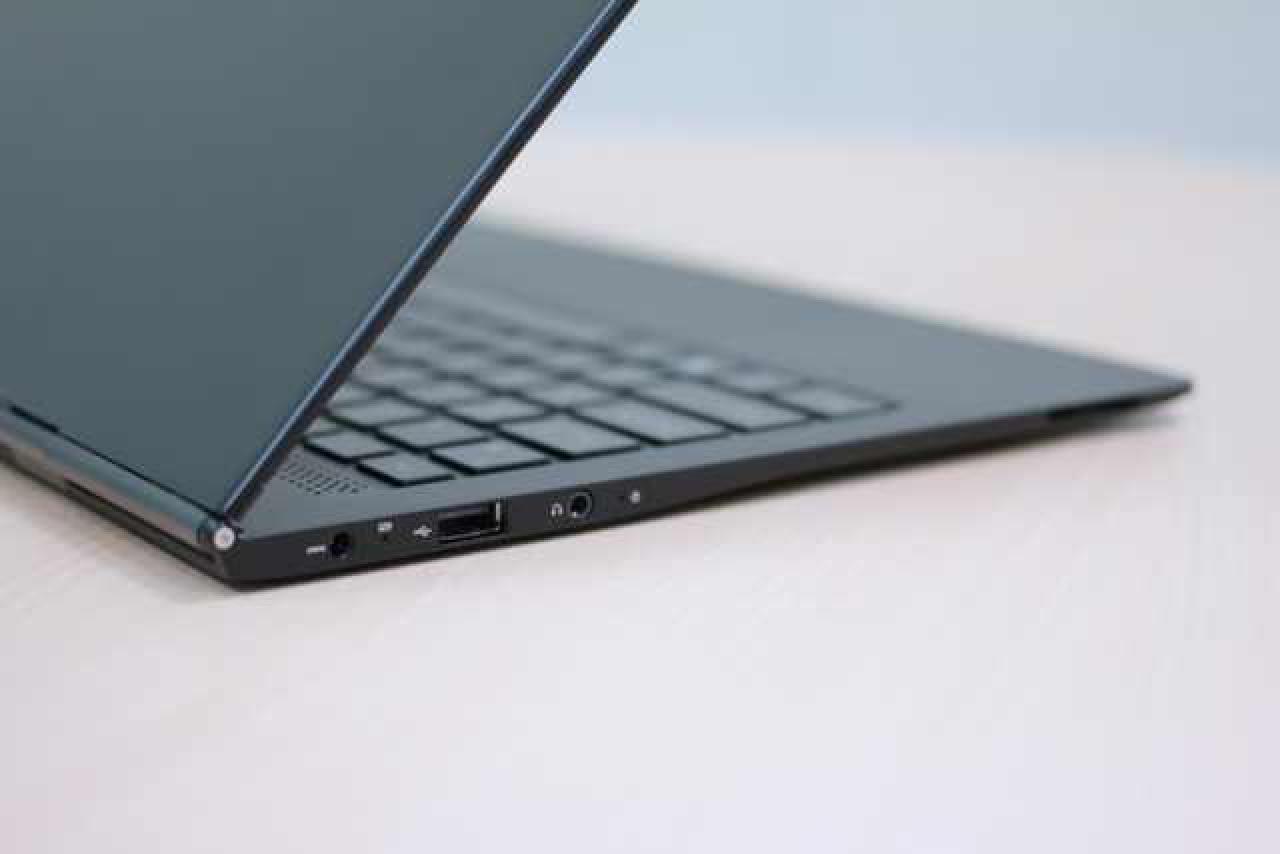 [21/04/2013] Ultrabook: Hersteller Inhon präsentiert mit dem Blade 13 Carbon das dünnste Notebook der Welt (4)