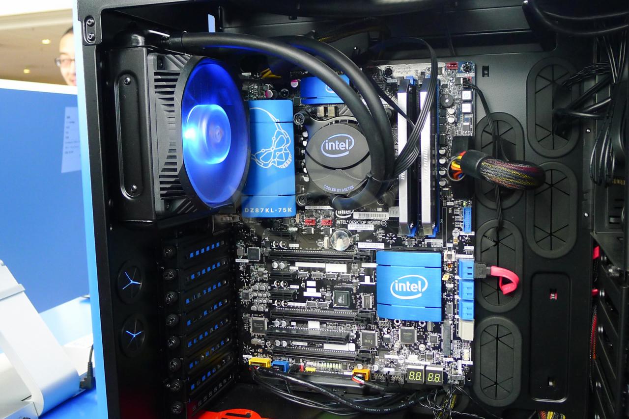 [11/04/2013] Das Kinsley Thunderbolt wird Intels neues Flagschiff unter den LGA-1150-Boards. Mit dabei ist der Z 87 PCH. In den Handel kommen soll es noch im ersten Quartal 2013. Na dann aber schnell! (2)