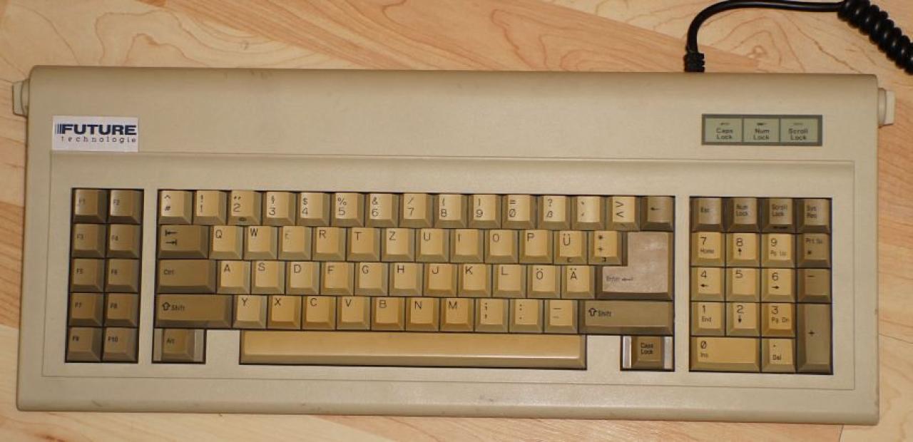 [12/04/2013] Update vom 14.04.: Tastatur nimmt ein Bad, darauf tippte man in den 80ern (2)