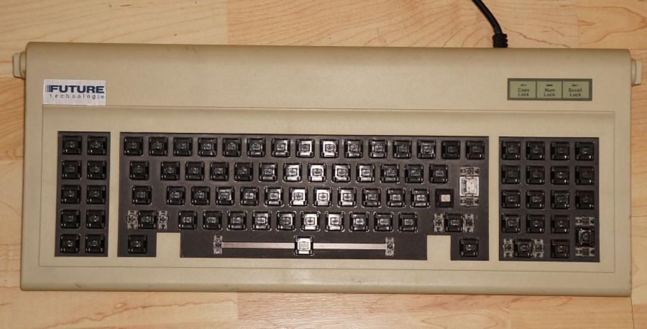 [12/04/2013] Update vom 14.04.: Tastatur nimmt ein Bad, darauf tippte man in den 80ern (3)