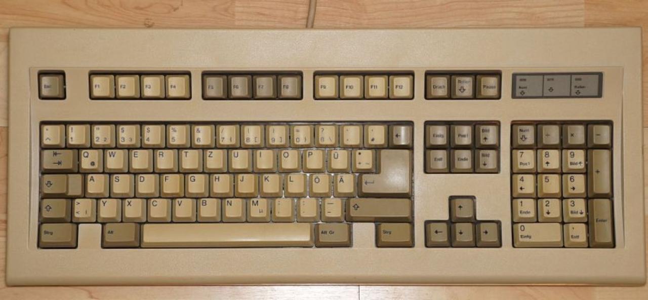 [12/04/2013] Update vom 14.04.: Tastatur nimmt ein Bad, darauf tippte man in den 80ern (28)