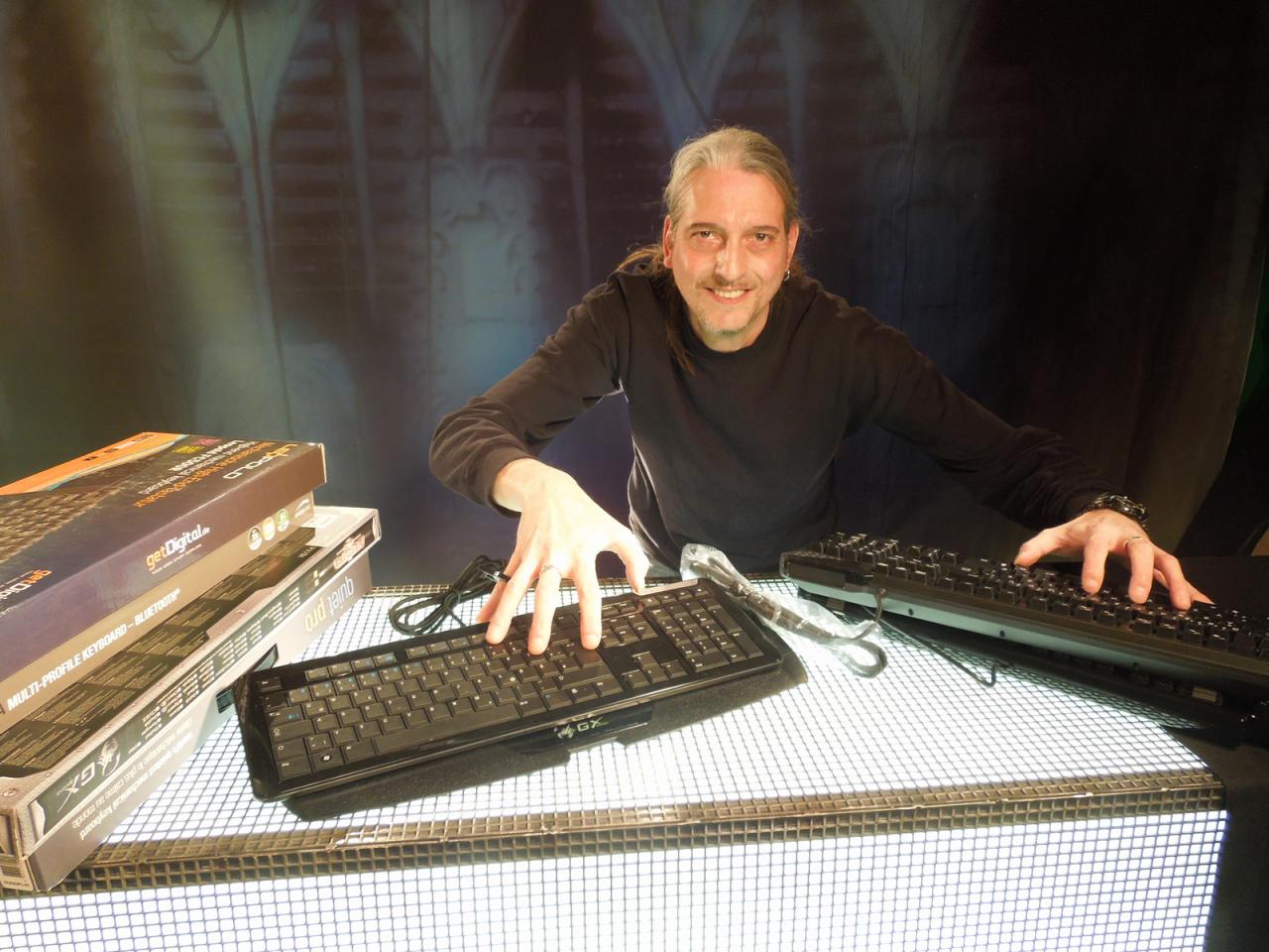 [04/04/2013] Unser Aushilfs-Witcher Frank greift mal wieder kräftig in die Tasten und zeigt im Video was in puncto Tastaturen gerade so angesagt ist und warum er auch 