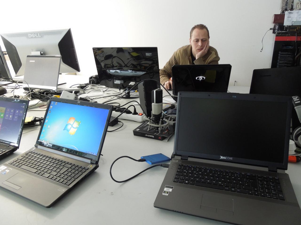 [12/04/2013] Der arme Marco muss nicht nur dafür sorgen, dass in puncto Organisation bei der PCGH alles klappt. Er muss auch noch Spielen. Natürlich aus rein beruflichem Interesse, denn nur wenn das ruckelfrei klappt, verdienen die Notebooks auch sein Prädikat 