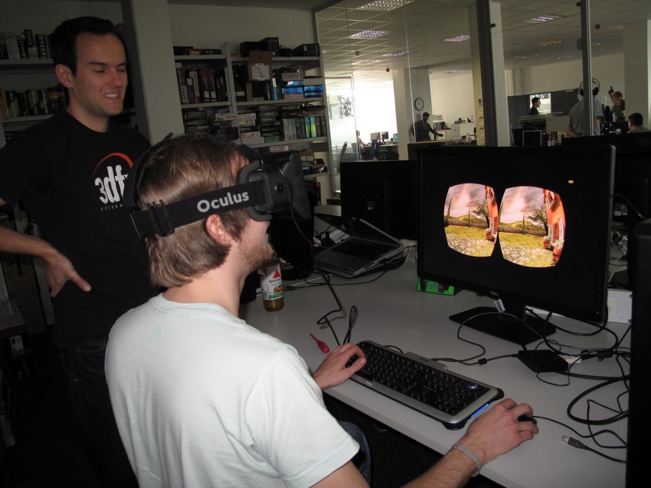 [26/04/2013] Noch hält sich der Ansturm der Oculus-Rift-Probanden in Grenzen, aber schnell ging es in unserem Testlabor zu wie in einem Bienenhaus. Die Testpersonen wurden nämlich nicht nur gefilmt, sondern anschließend auch nach ihrem Ersteindruck gefragt. Zum Glück gab es am Freitag noch keinen, der nach dem Test den Drang verspürte, schnell das WC aufzusuchen.