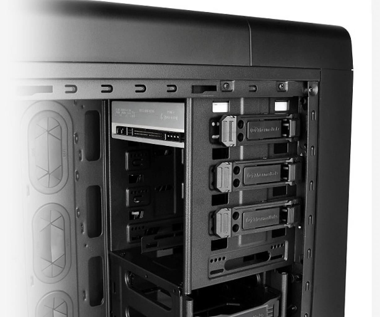 [03/04/2013] Thermaltake stellt das Urban S71 vor (6)