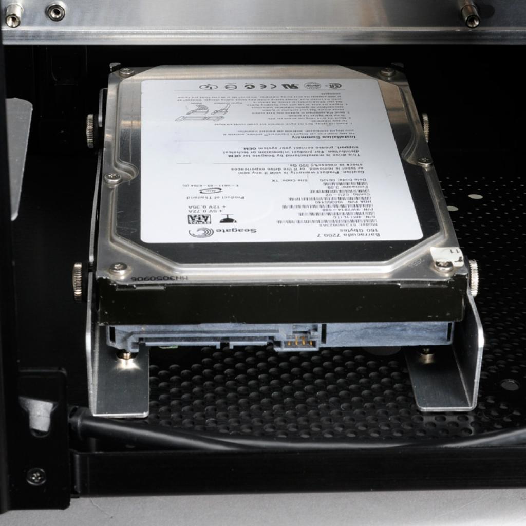 [18/04/2013] Lian Li: Die Neuen Mini-ITX-Gehäuse. Hier das PC-Q27 (25)