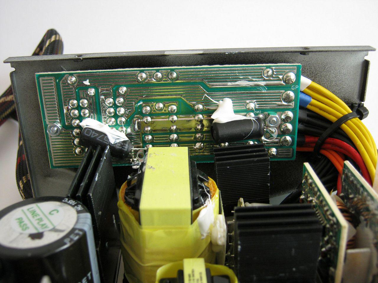 [31/05/2013] Enermax Revolution 87+ (13)