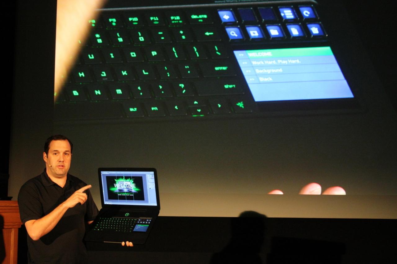 [31/05/2013] Razers weltweiter Marketing-Chef Heathcliff Hatcher demonstriert die Switchblade UI.