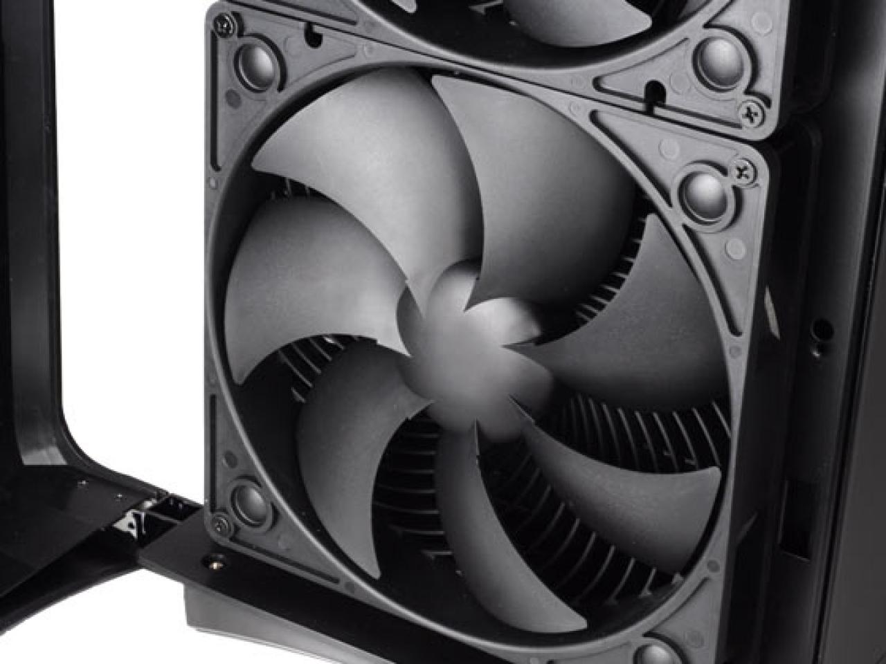 [10/05/2013] Silverstone kündigt neuen Big-Tower an: Der Raven RV04 vorgestellt (2)