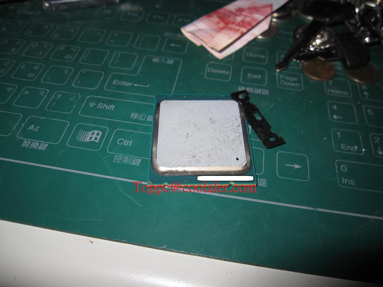 [24/06/2013] Das Entfernen des Heatspreaders bekam dem Sample des Core i7 4960X nicht sonderlich gut. (2)