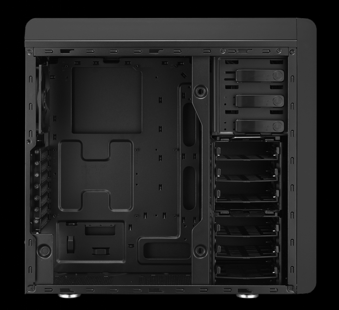 [27/06/2013] Deepcool veröffentlicht Bilder des Midi-Towers Pangu: Innenansicht des Bitfenix Ronin