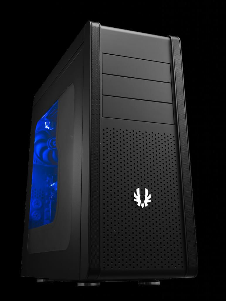 [27/06/2013] Bitfenix zeigt das Midi-Gehäuse Ronin (4)