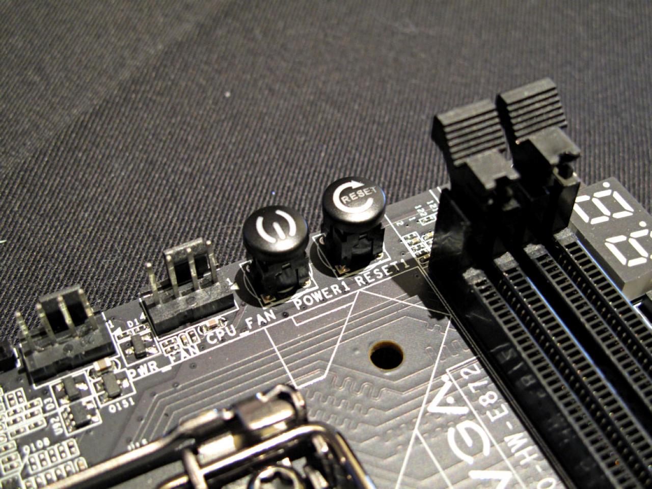 [05/06/2013] EVGA Haswell Boards 04