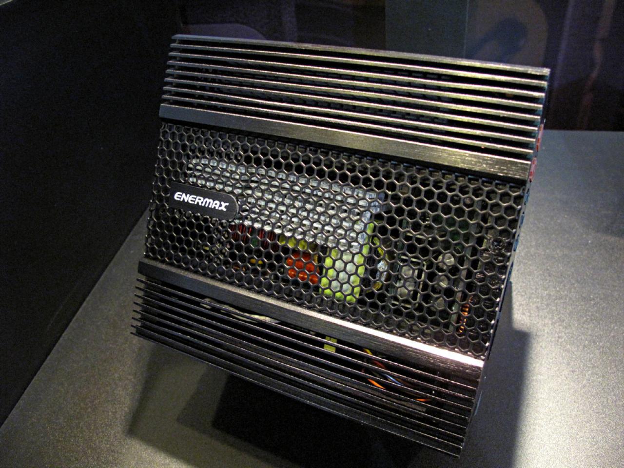 [09/06/2013] Enermax auf der Computex 2013: Passives Netzteil, neue Triathlors, Gehäuse und eine Kompakt-Wasserkühlung (1)