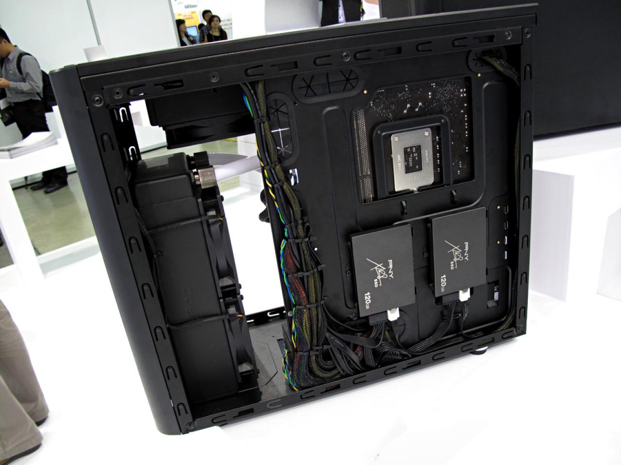 [09/06/2013] Fractal Design zeigt neue Gehäuse: Arc XL, Arc Mini R2 und Node 304 in weiß (7)