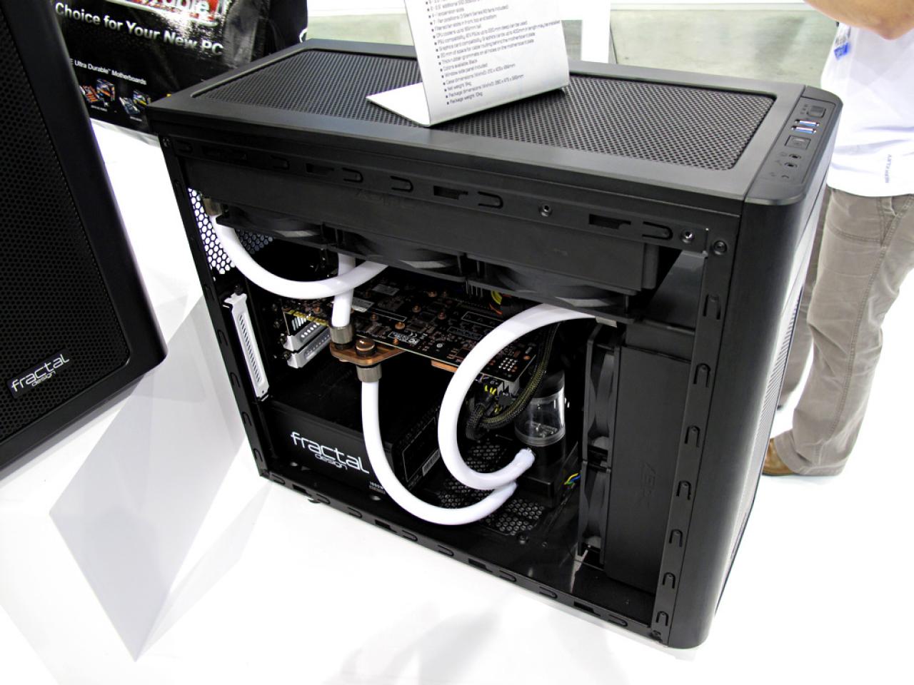 [09/06/2013] Fractal Design zeigt neue Gehäuse: Arc XL, Arc Mini R2 und Node 304 in weiß (10)