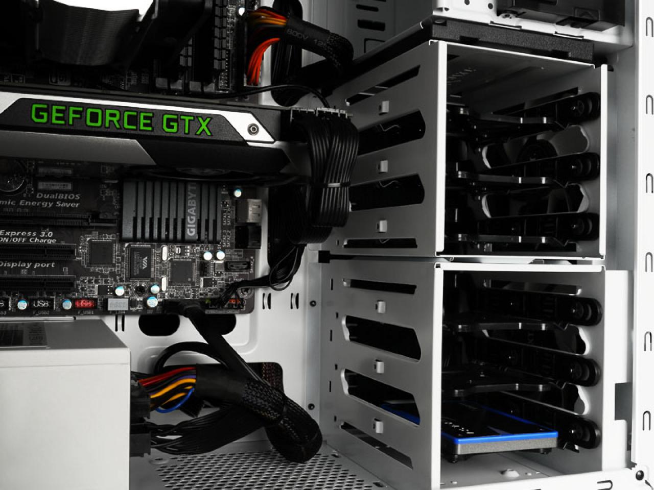 [03/06/2013] NZXT zeigt neues Silent-Gehäuse H230 (6)