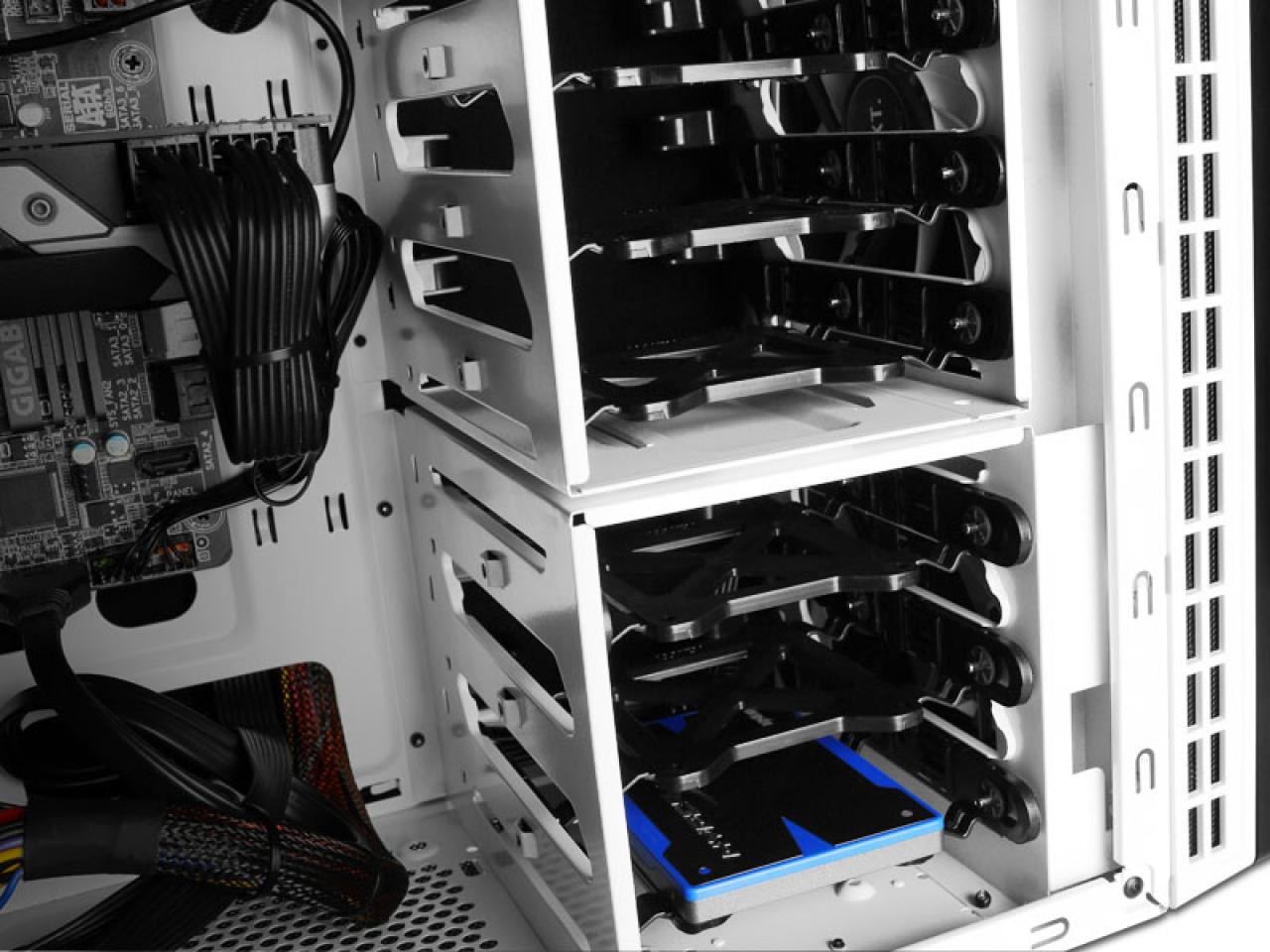 [03/06/2013] NZXT zeigt neues Silent-Gehäuse H230 (7)